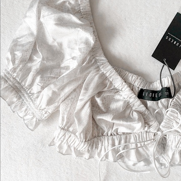 Lioness Blouse - Picture 16 of 16